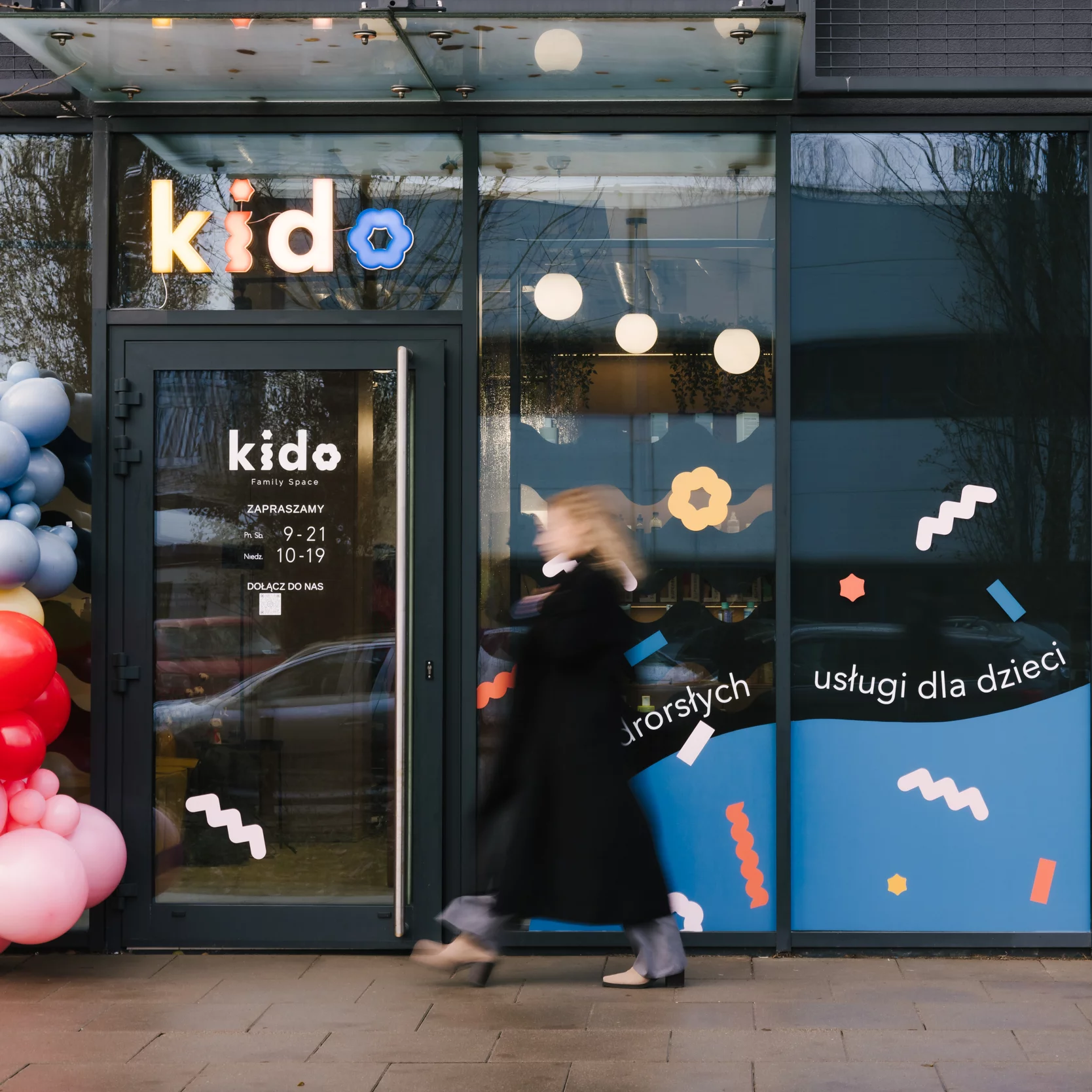Witryna i wejście do KIDO Family Space